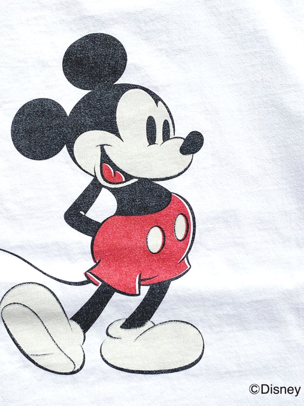 「春夏コーデ、パープル、Tシャツコーデ、Tシャツ、ミッキー、ミッキーT、ミッキーコーデ、ミッキーTシャツ、ディズニーコーデ、ディズニーTシャツ、パープルコーデ、オトナカジュアル、ティアードスカート、コンバース ハイカット、カラーコーデ」｜「SCREEN STARSのアイテム（Tシャツ/カットソー、パープル系）」を使った、DH:macoさん（レディース・155cm）の春コーディネートの3枚目の写真