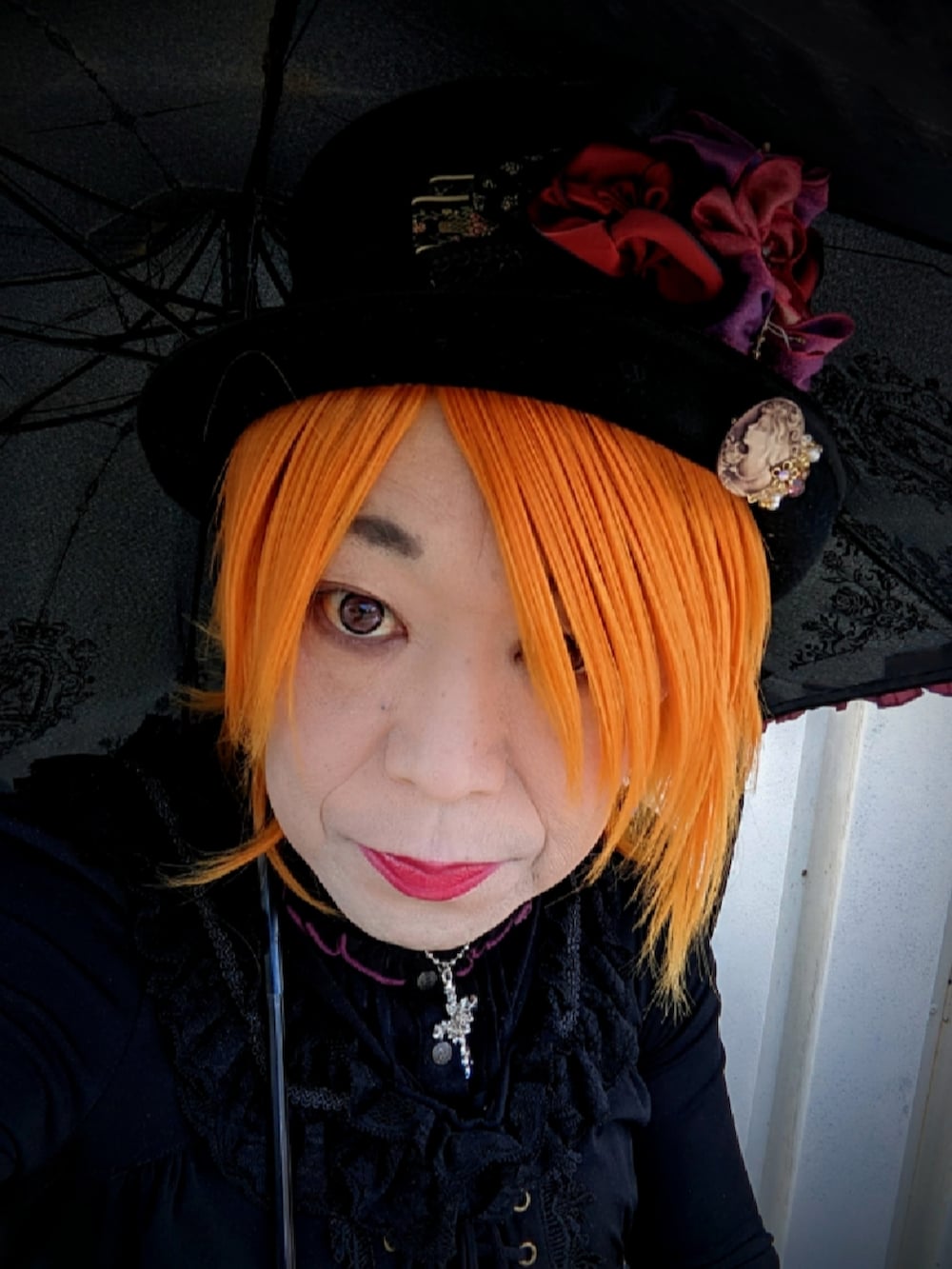 「黒コーデ、ハロウィンコーデ、ゴスロリ」｜「薔薇の帽子のアイテム（ハット、ブラック系）」を使った、ななお(七緒)さん（レディース・169cm）の秋コーディネートの5枚目の写真
