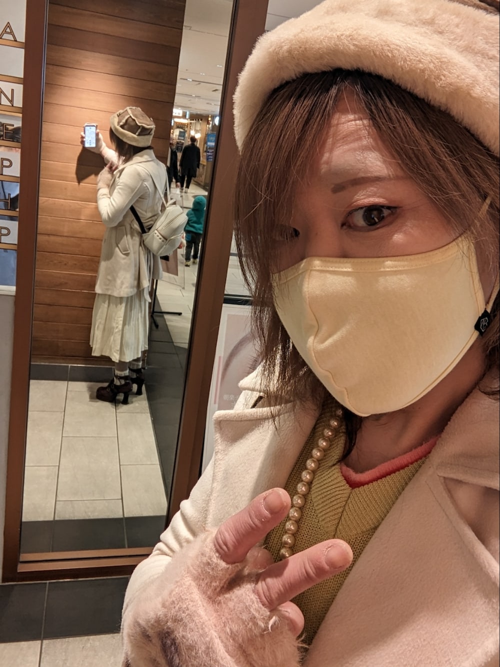 「休日コーデ、シンプルコーデ、冬コーデ」｜「不明のアイテム（スカート、ベージュ系）」を使った、ななお(七緒)さん（レディース・169cm）の冬コーディネートの2枚目の写真