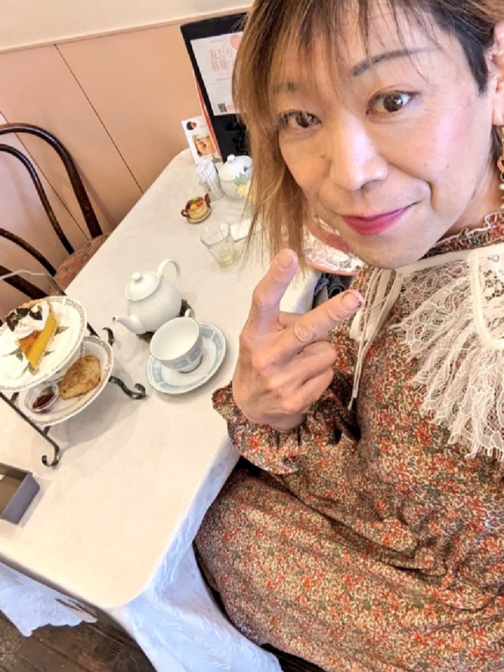 「お出かけコーデ、オトナカワイイ、ワンピースコーデ、シンプルスタイル、MTF、LGBT」｜「星箱ワークスのアイテム（ハット、ピンク系）」を使った、ななお(七緒)さん（レディース・169cm）の春コーディネートの5枚目の写真