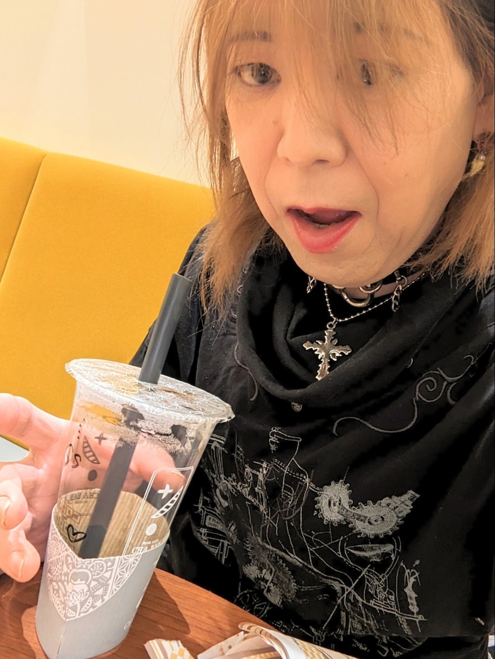 「ブラック、カジュアル、サブカル、MTF、LGBT」｜「OZZ ONESTEのアイテム（その他トップス、ブラック系）」を使った、ななお(七緒)さん（レディース・169cm）の冬コーディネートの4枚目の写真