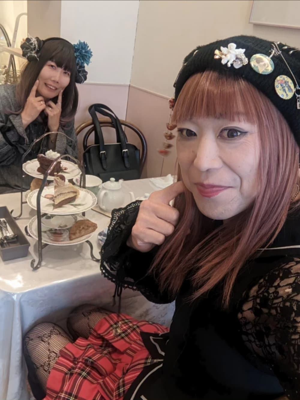 「サブカル、地雷」｜「PEACE NOWのアイテム（ジャケット/アウター、ブラック系）」を使った、ななお(七緒)さん（レディース・169cm）の秋コーディネートの4枚目の写真