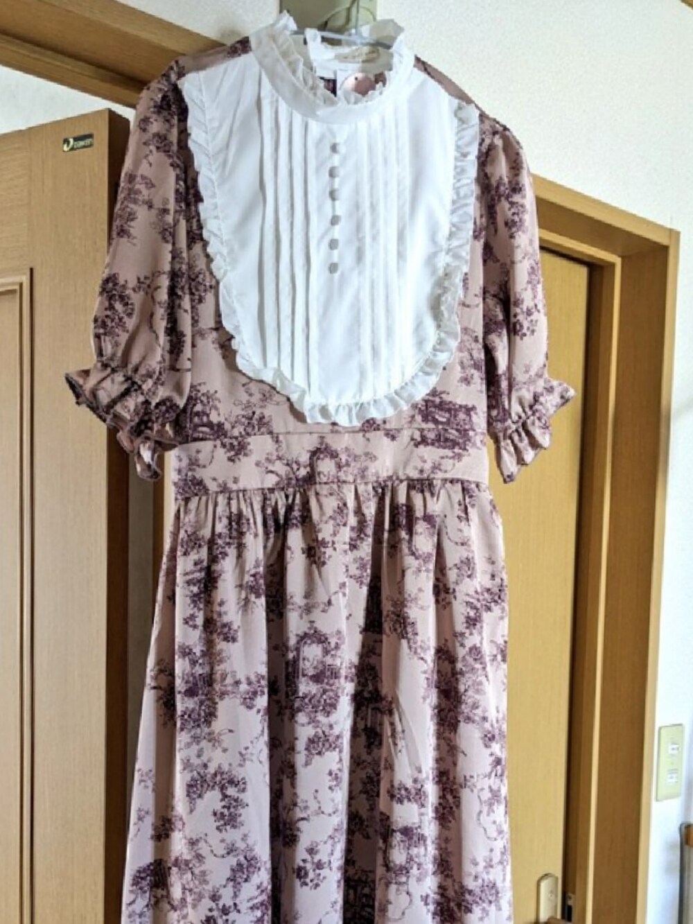 「春夏コーデ、ゆるコーデ、初夏コーデ、大人ガーリー、休日コーデ」｜「しまむらのアイテム（ワンピース、ピンク系）」を使った、ななお(七緒)さん（レディース・169cm）の春コーディネートの4枚目の写真