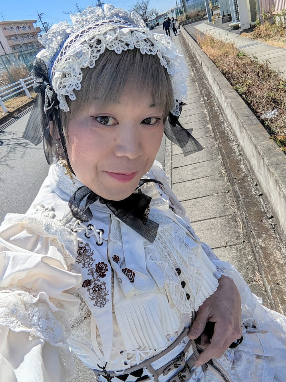 「ホワイトコーデ、ゴスロリ、LGBT、MTF」｜「OZZ ONESTEのアイテム（スカート、ホワイト系）」を使った、ななお(七緒)さん（レディース・169cm）の冬コーディネートの3枚目の写真