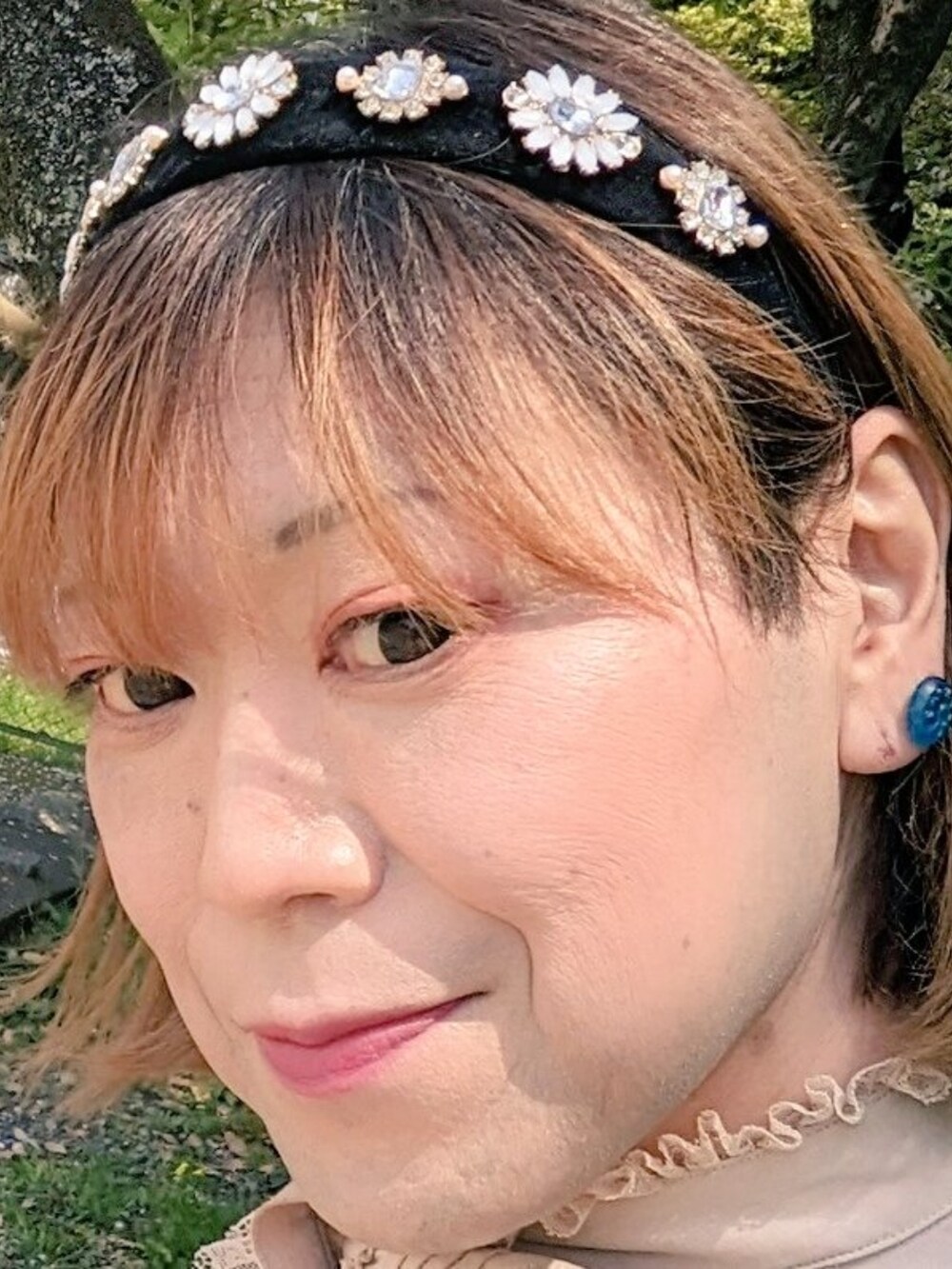 「休日コーデ、お出かけコーデ、シンプルコーデ、春、おしゃれさんと繋がりたい、MTF、LGBT」｜「OZZ ONESTEのアイテム（シャツ/ブラウス、ベージュ系）」を使った、ななお(七緒)さん（レディース・169cm）の春コーディネートの5枚目の写真