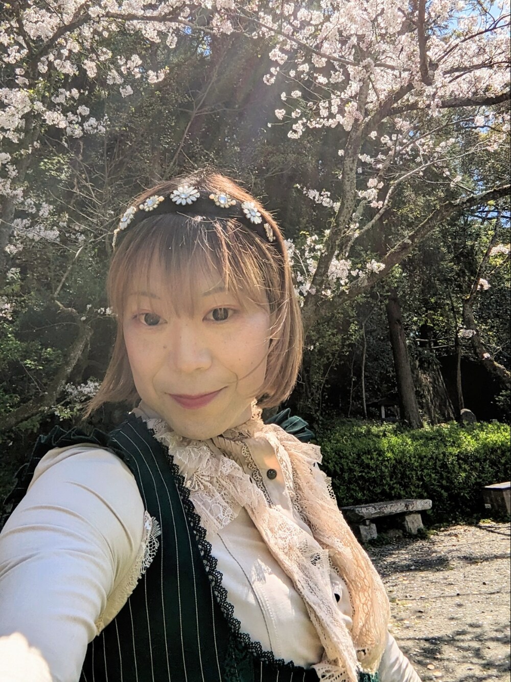 「休日コーデ、お出かけコーデ、シンプルコーデ、春、おしゃれさんと繋がりたい、MTF、LGBT」｜「OZZ ONESTEのアイテム（シャツ/ブラウス、ベージュ系）」を使った、ななお(七緒)さん（レディース・169cm）の春コーディネートの4枚目の写真