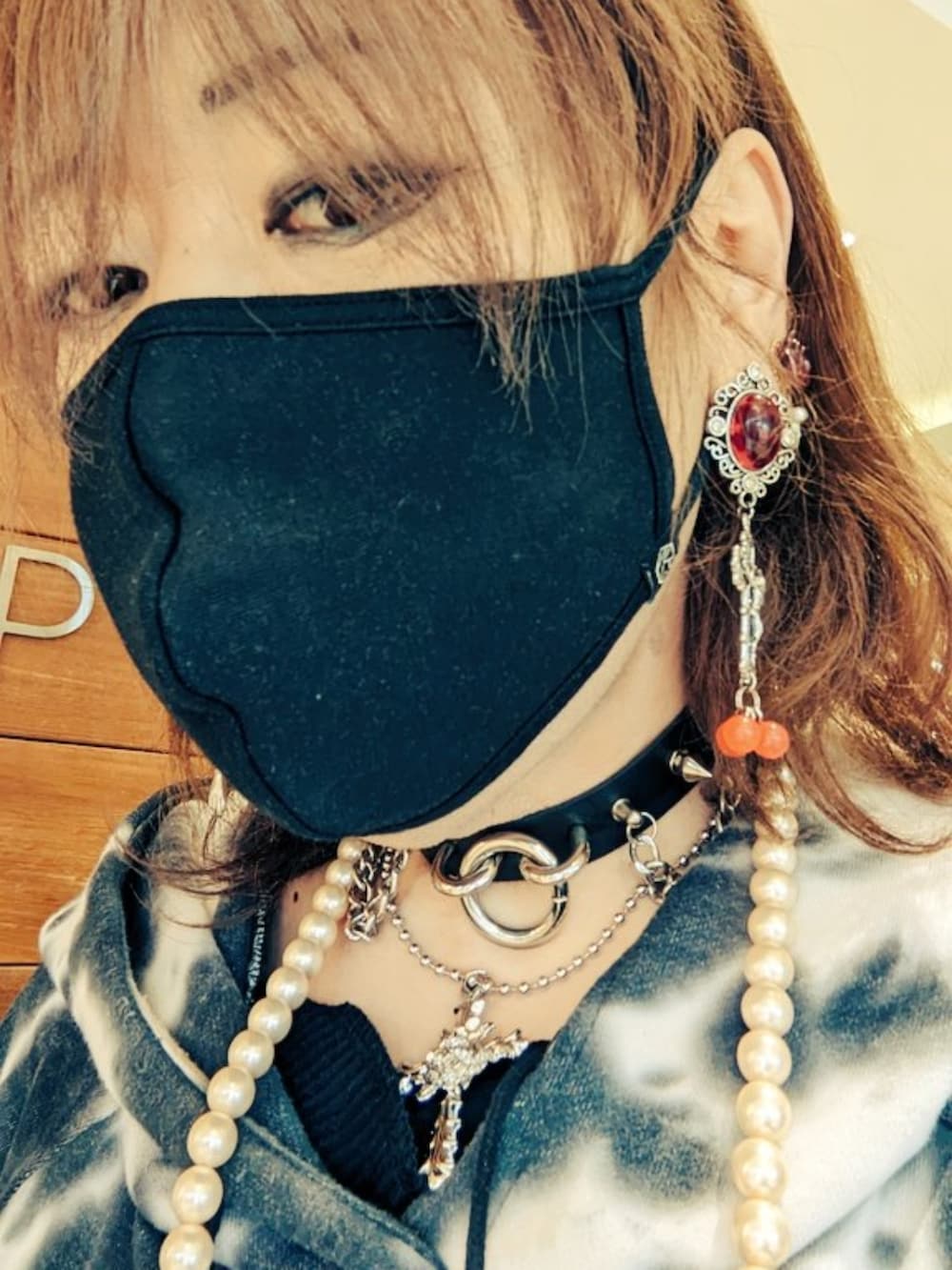 「休日スタイル、お洒落さんとつながりたい、カジュアル、MTF、LGBT、トランスジェンダー、病みかわいい、地雷系ファッション、ゴスロリ」｜「OZZ ONESTEのアイテム（パーカー、グレー系）」を使った、ななお(七緒)さん（レディース・169cm）の冬コーディネートの3枚目の写真