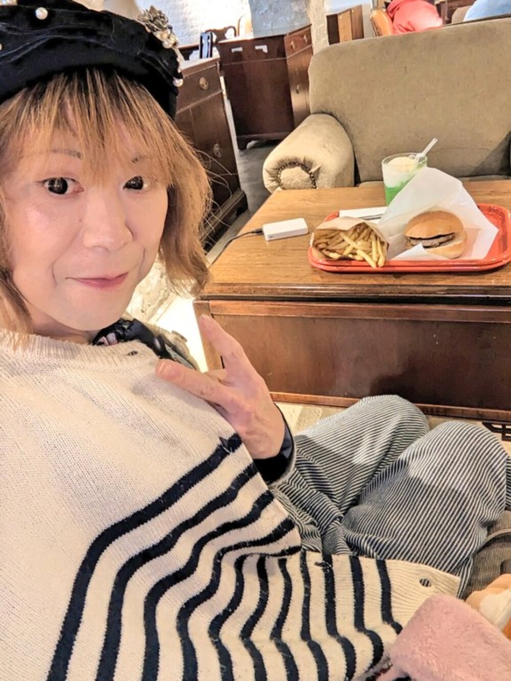「休日コーデ、カジュアルコーデ、MTF、LGBT、オーバーオール」｜「BIG MACのアイテム（サロペット/オーバーオール、ブルー系）」を使った、ななお(七緒)さん（レディース・169cm）の春コーディネートの3枚目の写真