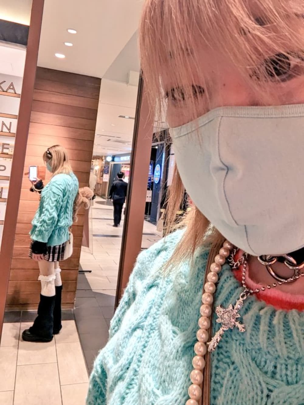「休日コーデ、カジュアル、お洒落さんとつながりたい、今日のコーデ、地雷系ファッション」｜「OZZ ONESTEのアイテム（アームカバー、ブラック系）」を使った、ななお(七緒)さん（レディース・169cm）の冬コーディネートの2枚目の写真