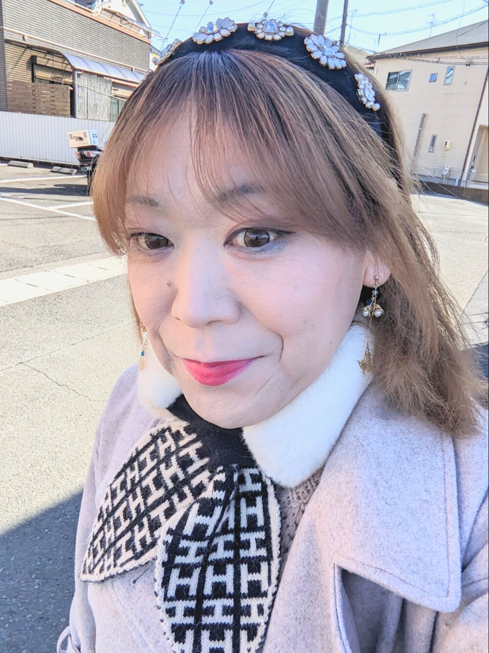 「休日コーデ、おしゃれさんと繋がりたい、MTF、LGBT、大人かわいい」｜「NICE CLAUPのアイテム（スカート、グレー系）」を使った、ななお(七緒)さん（レディース・169cm）の冬コーディネートの3枚目の写真