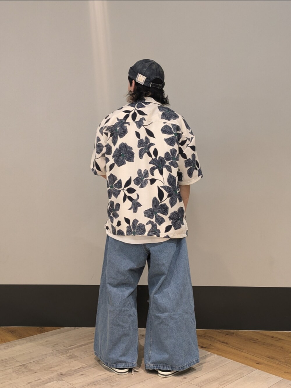 「夏コーデ、春コーデ、メンズファッション、休日コーデ、LHP、Danke schon、WHITELAND、THE H.W. DOG&CO.」｜「THE H.W. DOG & CO. のアイテム（帽子、ブルー系）」を使った、ミヤザキさん（メンズ・169cm）の夏コーディネートの2枚目の写真