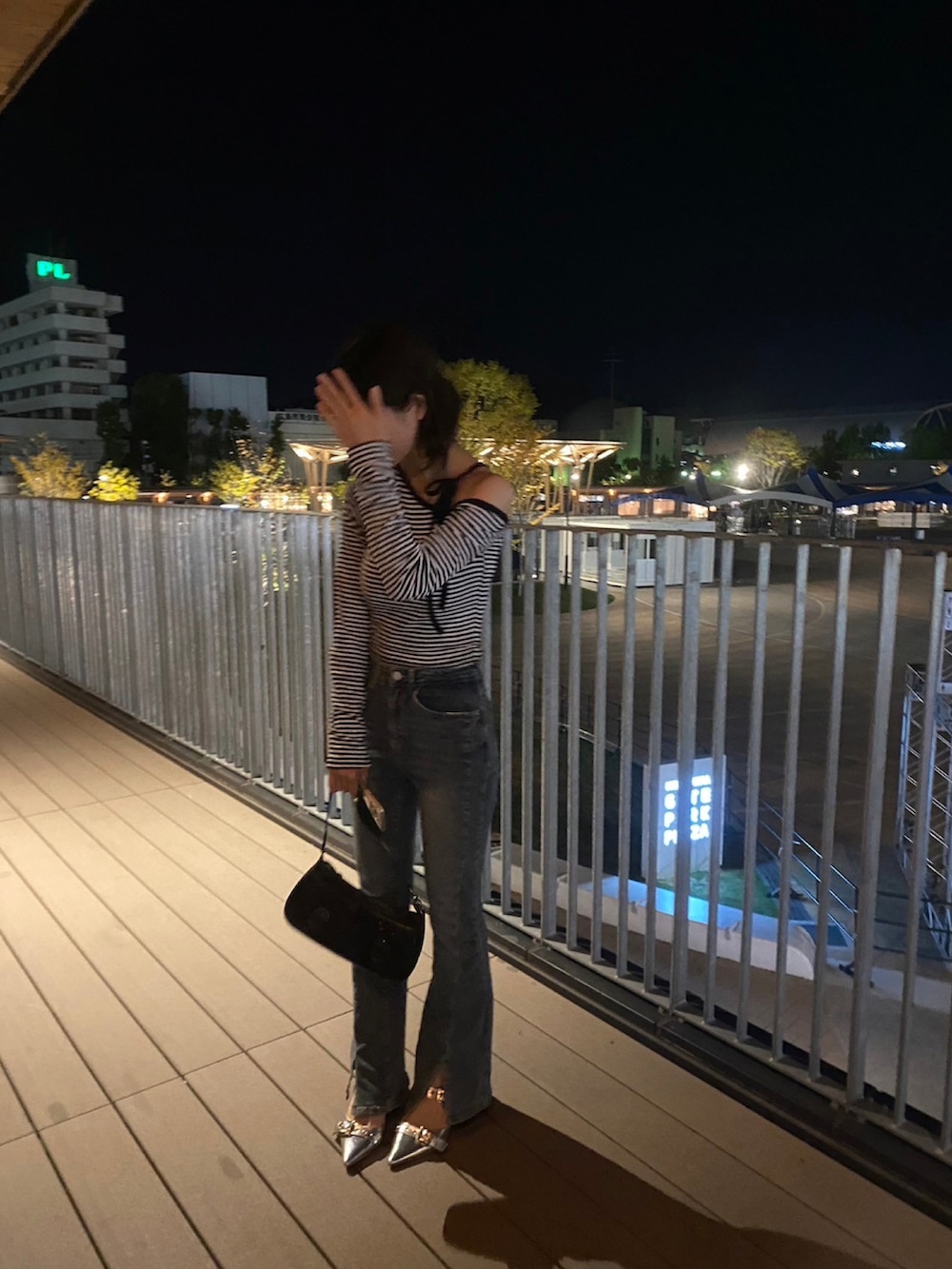 「ボーダートップス、韓国ファッション、ワンオフショル」｜「SONAのアイテム（Tシャツ/カットソー、その他）」を使った、KIRA🤍🫧さん（骨格ウェーブ・レディース・155cm）の秋コーディネートの2枚目の写真