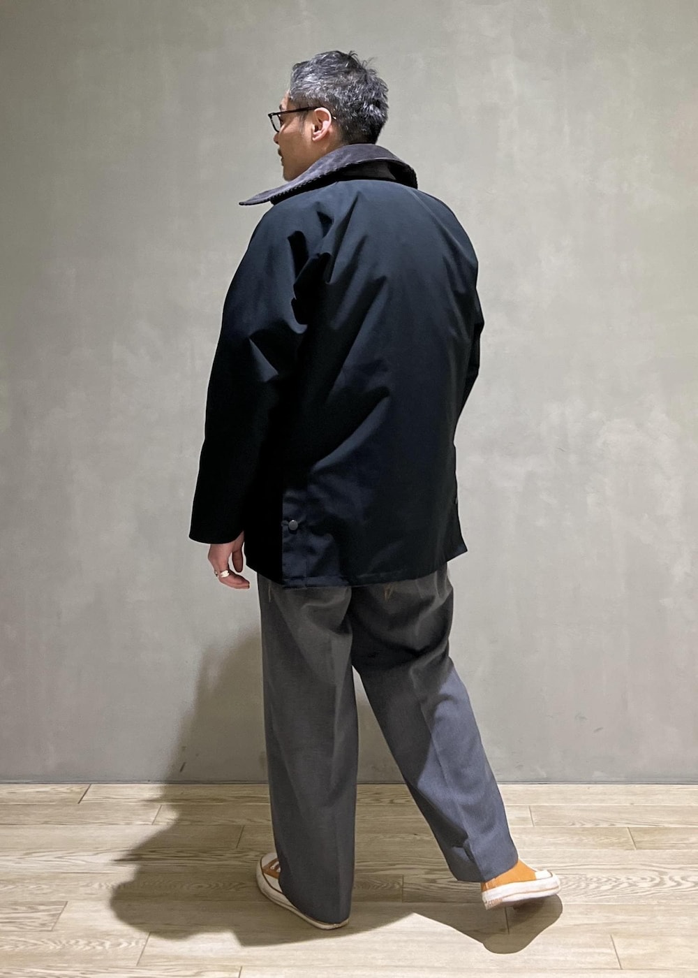 「バブアー、別注、ファー、ファーライナー、ビデイル、ワイルドライフテイラー、Barbour、WILD LIFE TALOR、BEDALE、BEDALE CLASSIC、ADAM ET ROPÉ、HOMME、カジュアル、大人カジュアル、レイヤード」｜「Barbourの《別注》【Barbour】BIGSIZE フロントジップ ファーライナー ベスト / ロイヤルワラント / ユニセックス（その他アウター、イエロー系）」を使った、takashi.nさん（メンズ・176cm）の冬コーディネートの3枚目の写真