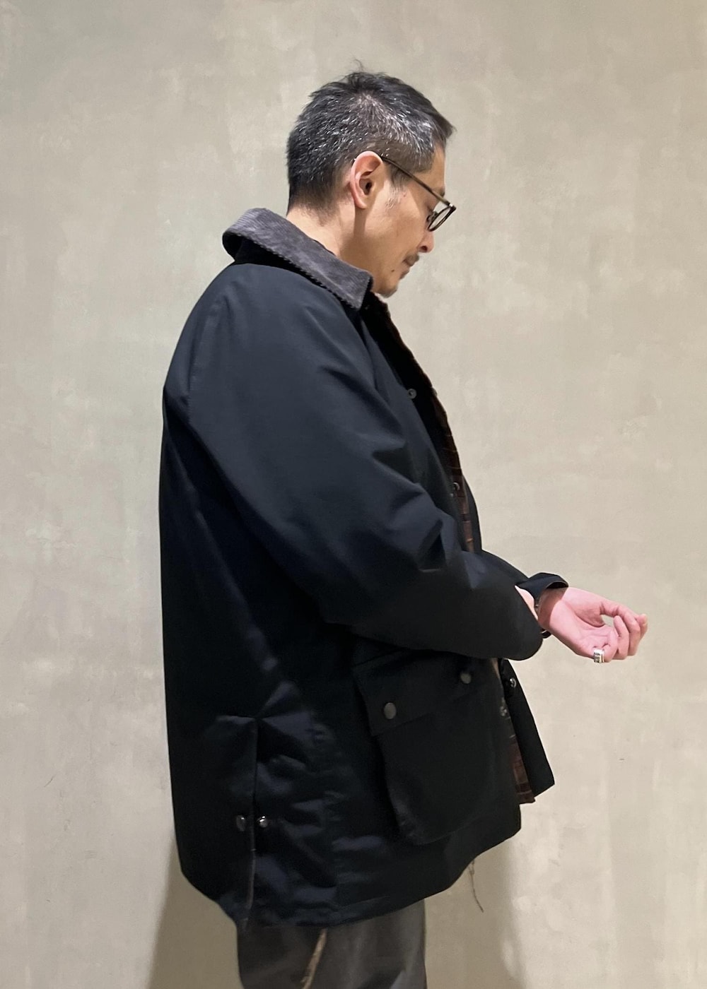 「バブアー、別注、ファー、ファーライナー、ビデイル、ワイルドライフテイラー、Barbour、WILD LIFE TALOR、BEDALE、BEDALE CLASSIC、ADAM ET ROPÉ、HOMME、カジュアル、大人カジュアル、レイヤード」｜「Barbourの《別注》【Barbour】BIGSIZE フロントジップ ファーライナー ベスト / ロイヤルワラント / ユニセックス（その他アウター、イエロー系）」を使った、takashi.nさん（メンズ・176cm）の冬コーディネートの5枚目の写真