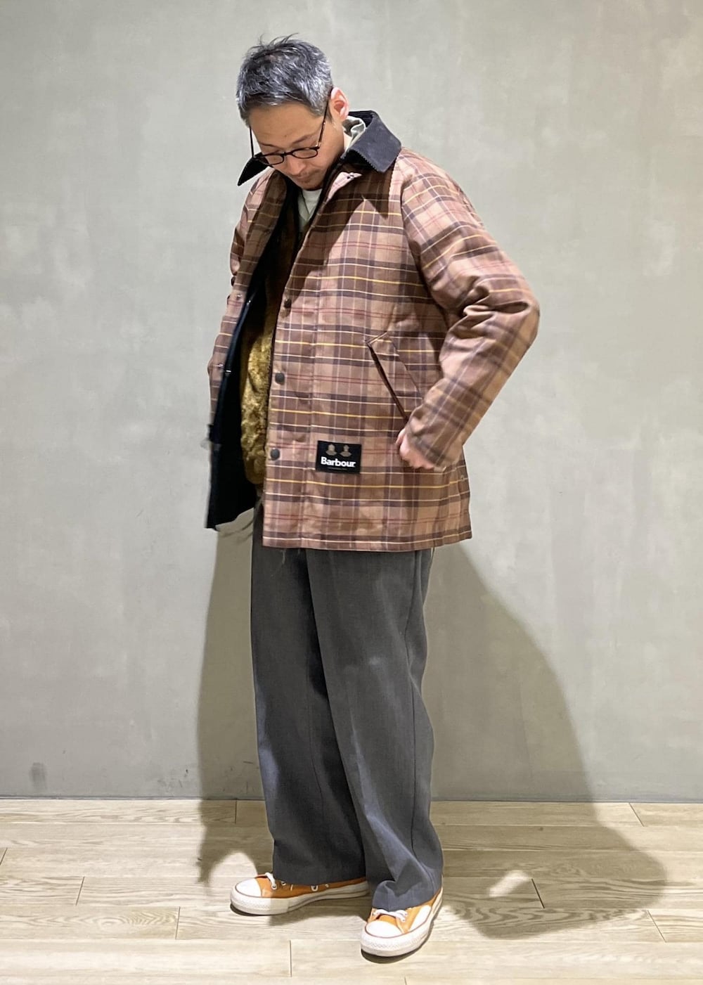 「バブアー、別注、ファー、ファーライナー、ビデイル、ワイルドライフテイラー、Barbour、WILD LIFE TALOR、BEDALE、BEDALE CLASSIC、ADAM ET ROPÉ、HOMME、カジュアル、大人カジュアル、レイヤード」｜「Barbourの《別注》【Barbour】BIGSIZE フロントジップ ファーライナー ベスト / ロイヤルワラント / ユニセックス（その他アウター、イエロー系）」を使った、takashi.nさん（メンズ・176cm）の冬コーディネートの7枚目の写真