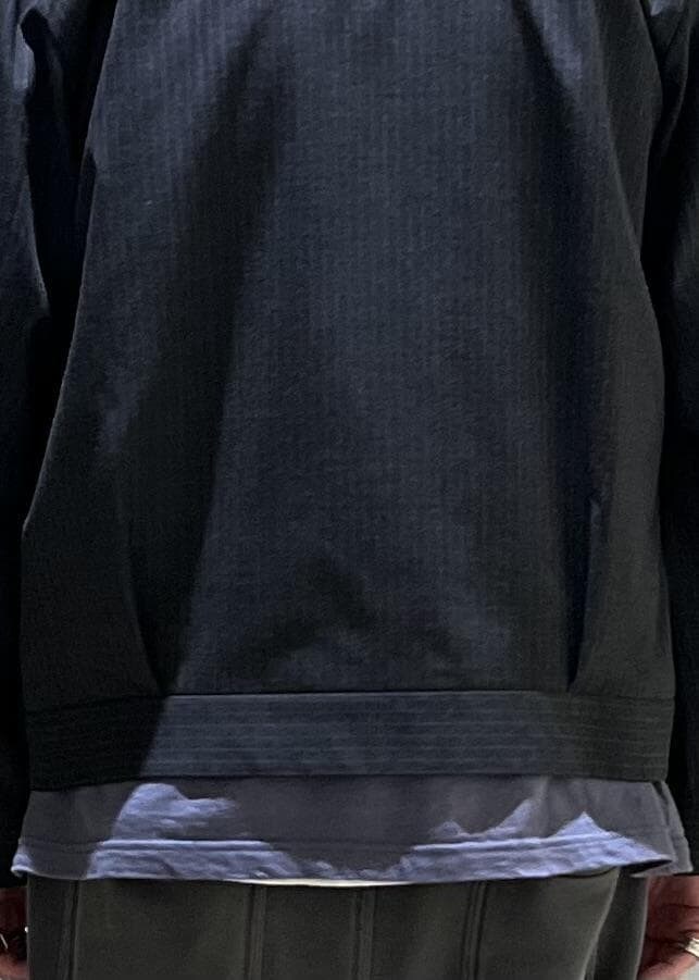 「Chambrer、ASICS、グレー、長袖、ポケット、ブルゾン、襟、チャコールグレー、Tシャツ、パンツ、デニム、ワイド、ストレート、ローカット、初秋コーデ」｜「ADAM ET ROPE'の【Chambrer】オーバーサイズ ZIP ジャケット / シーズンレス / セットアップ対応（その他アウター、グレー系）」を使った、takashi.nさん（メンズ・176cm）の秋コーディネートの7枚目の写真