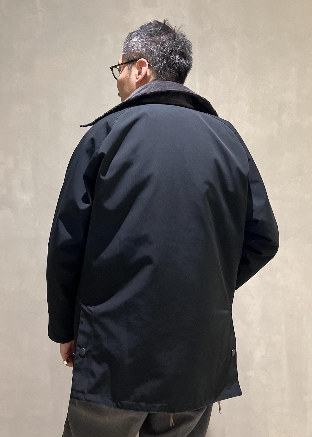 「バブアー、別注、ファー、ファーライナー、ビデイル、ワイルドライフテイラー、Barbour、WILD LIFE TALOR、BEDALE、BEDALE CLASSIC、ADAM ET ROPÉ、HOMME、カジュアル、大人カジュアル、レイヤード」｜「Barbourの《別注》【Barbour】BIGSIZE フロントジップ ファーライナー ベスト / ロイヤルワラント / ユニセックス（その他アウター、イエロー系）」を使った、takashi.nさん（メンズ・176cm）の冬コーディネートの6枚目の写真