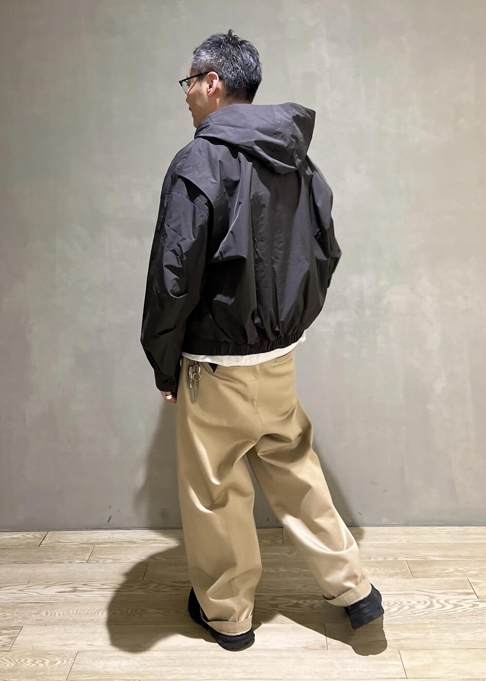 「AMOMENTO、ヘインズ、ビオトープ、アモーメント、Hanes for BIOTOP、Hanes、BIOTOP、ADAM ET ROPÉ、HOMME、カジュアル、大人カジュアル、レイヤード、春、春コーデ、春ファッション」｜「HANESの【Hanes for BIOTOP】ORGANIC PREMIUM COTTON THERMAL CREW NECK PULLOVER/UNISEX（Tシャツ/カットソー、ホワイト系）」を使った、takashi.nさん（メンズ・176cm）の春コーディネートの3枚目の写真