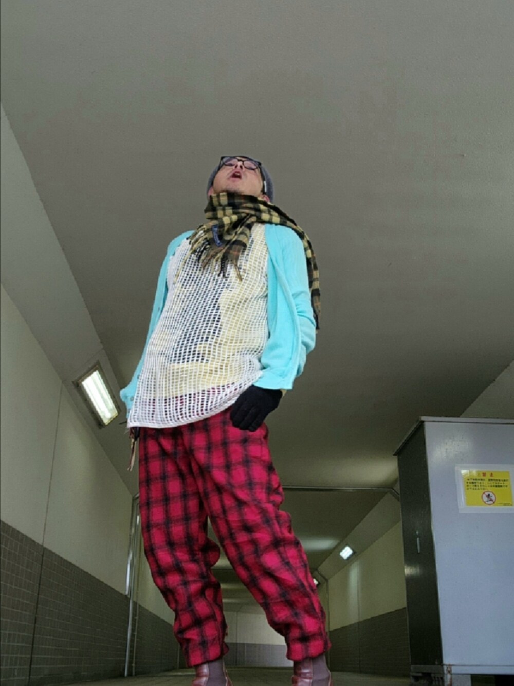 「落ち着きパンク」｜「Tricker'sのアイテム（ブーツ、ブラウン系）」を使った、hiroyukeeeeeeさん（メンズ・179cm）の春コーディネートの4枚目の写真