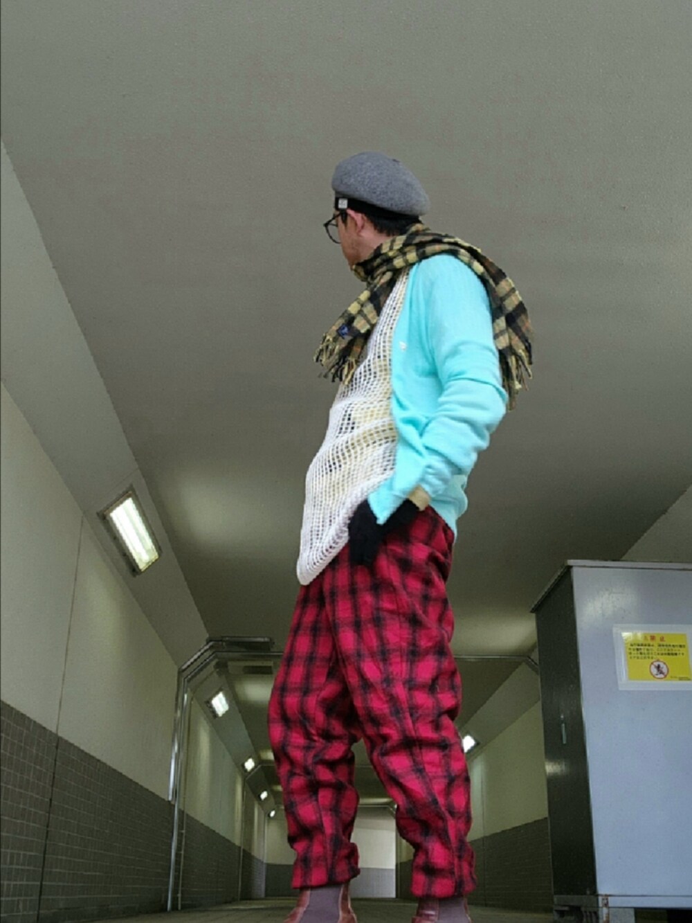 「落ち着きパンク」｜「Tricker'sのアイテム（ブーツ、ブラウン系）」を使った、hiroyukeeeeeeさん（メンズ・179cm）の春コーディネートの2枚目の写真