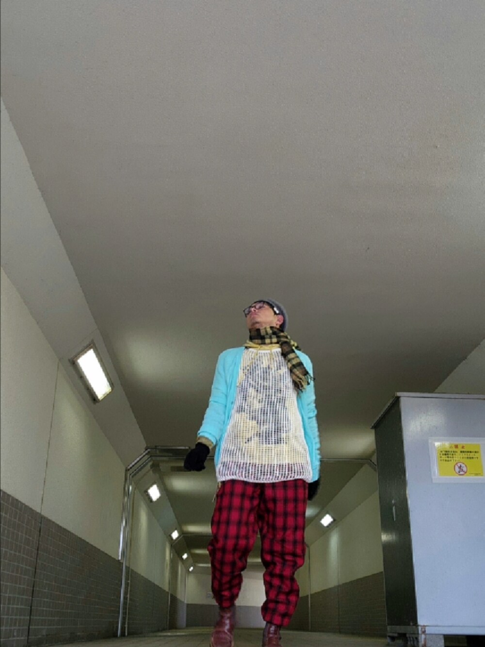 「落ち着きパンク」｜「Tricker'sのアイテム（ブーツ、ブラウン系）」を使った、hiroyukeeeeeeさん（メンズ・179cm）の春コーディネートの3枚目の写真