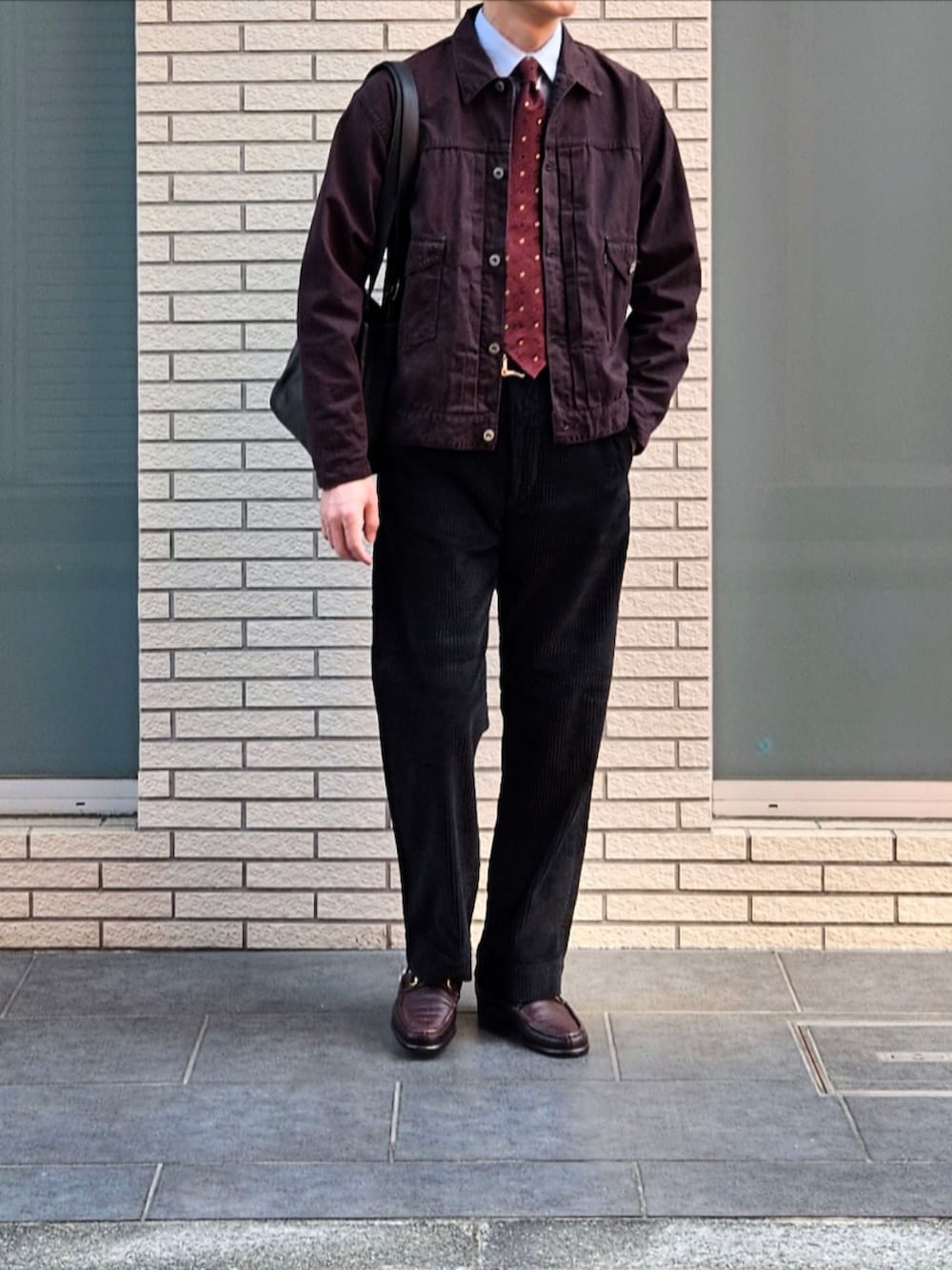 「メンズファッション、大人カジュアル、休日コーデ、ワークジャケット、コーデュロイパンツ、ベレー帽×メガネ、ビットローファー、初老のこうでねぇと、ネクタイ、ミリタリーシャツ」｜「OLD JOE & CO.のOLD JOE OPEN COLLAR RANCH JACKET USED（ブルゾン、ブラウン系）」を使った、D・BLUEさん（メンズ・170cm）の春コーディネートの2枚目の写真