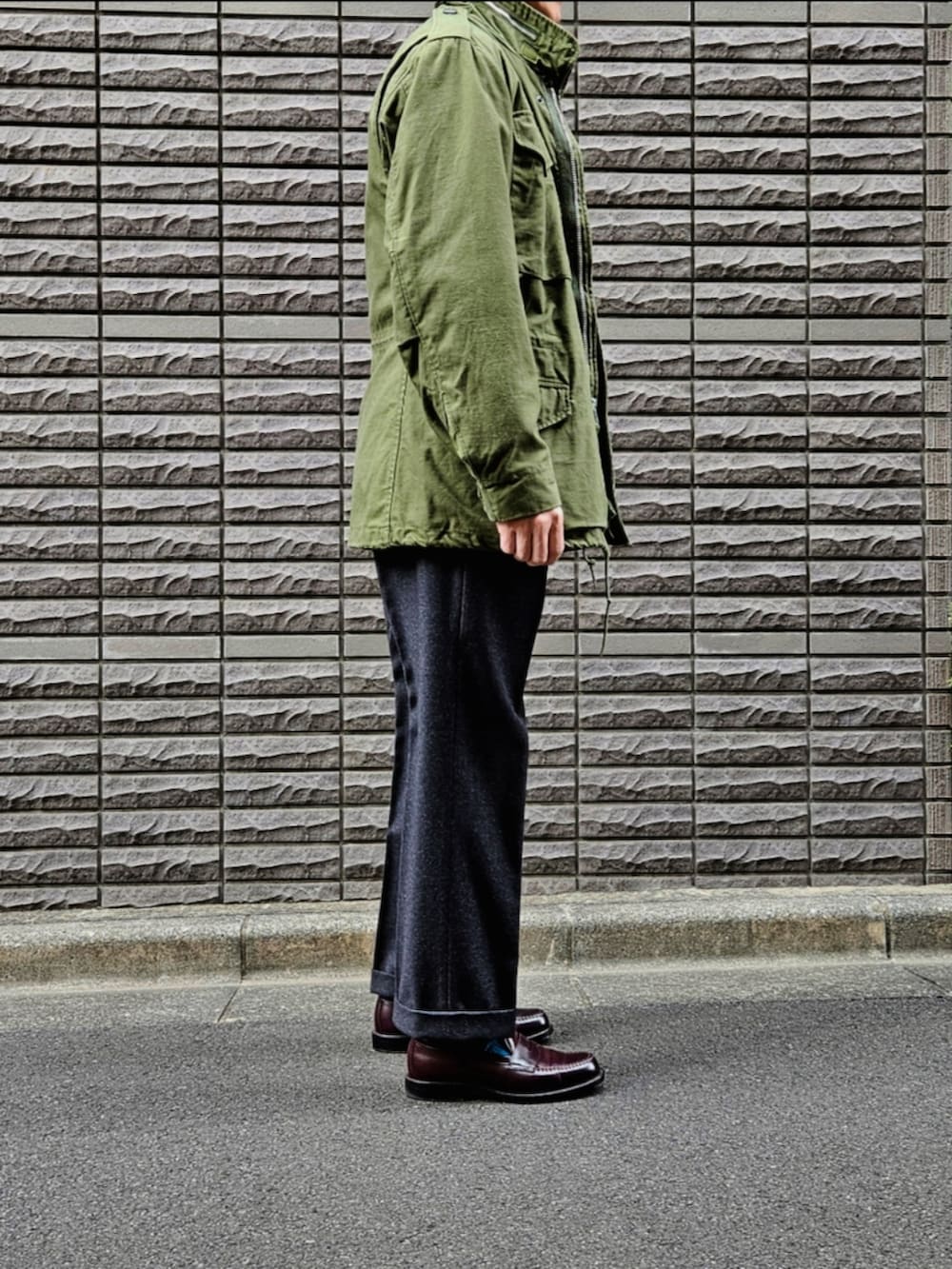 「休日スタイル、今日のコーデ、休日コーデ、ミリタリージャケット、スラックス、メンズコーデ、ootd、ネクタイ、ローファー、初老のこうでねぇと」|「US ARMY のUS ARMY 1967's M-65 フィールドジャケット 2nd(ミリタリージャケット、グリーン系)」を使った、D・BLUEさん(メンズ・170cm)の春コーディネートの3枚目の写真