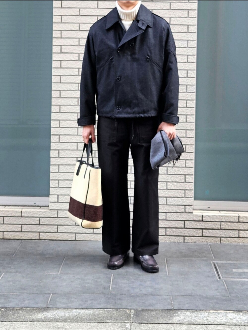 「大人カジュアル、休日コーデ、ミリタリーコーデ、ミックススタイル、タートルネック、ベレー帽、黒パンツ、初老のこうでねぇと、ローファー」|「WILD LIFE TAILOR Adam et Rope'のWILD LIFE TAILOR British Army MK3オマージュ ウールジャケット USED (ミリタリージャケット、グレー系)」を使った、D・BLUEさん(メンズ・170cm)の冬コーディネートの2枚目の写真