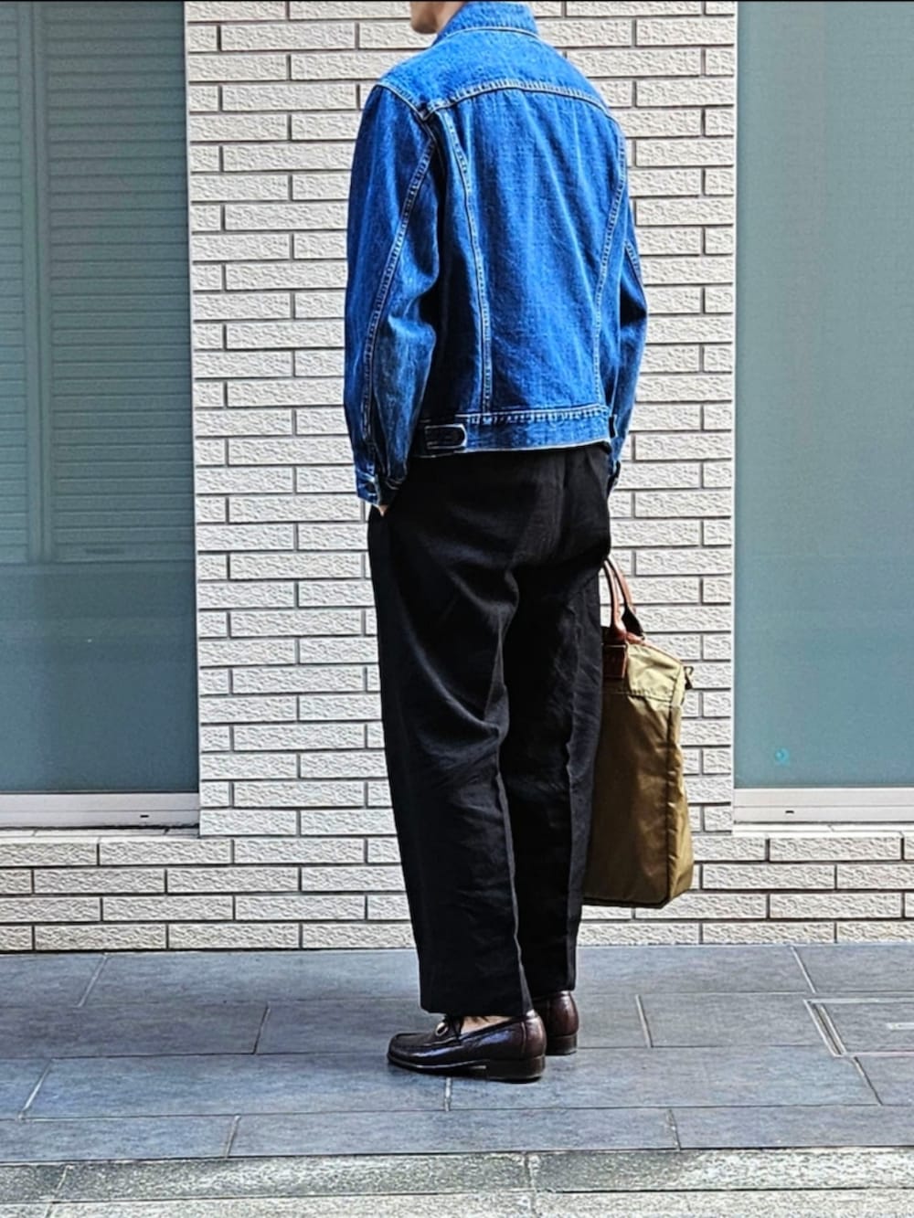 「今日のコーデ、大人カジュアル、休日コーデ、ootd、初老のこうでねぇと、Gジャン、デニムジャケット、黒パンツ、シルバーアクセサリー、リーバイス、ビットローファー」|「Levi'sのLEVI'S 70505 4th bigE 60-70's Vintage(デニムジャケット、ブルー系)」を使った、D・BLUEさん(メンズ・170cm)の秋コーディネートの2枚目の写真