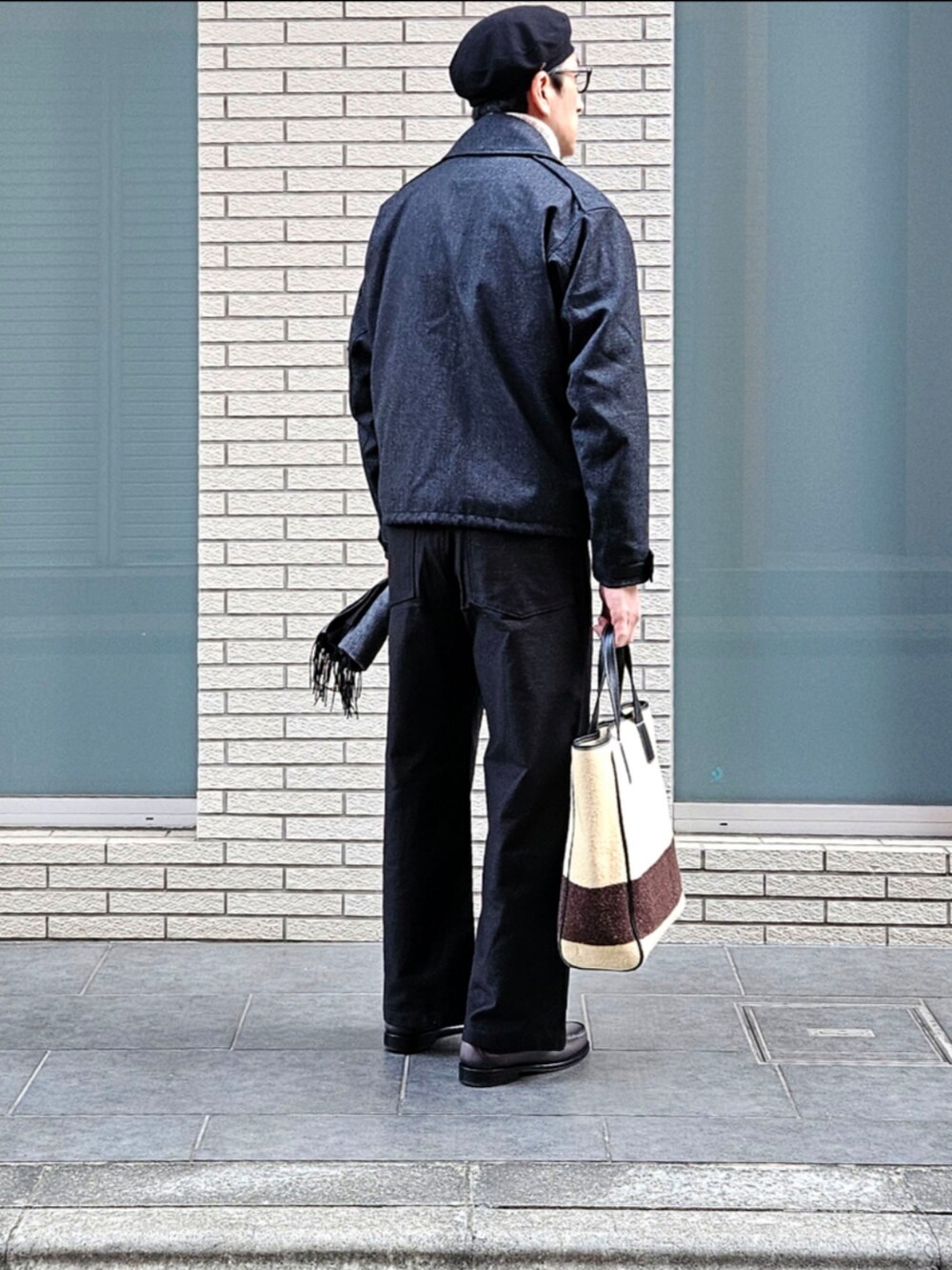 「大人カジュアル、休日コーデ、ミリタリーコーデ、ミックススタイル、タートルネック、ベレー帽、黒パンツ、初老のこうでねぇと、ローファー」|「WILD LIFE TAILOR Adam et Rope'のWILD LIFE TAILOR British Army MK3オマージュ ウールジャケット USED (ミリタリージャケット、グレー系)」を使った、D・BLUEさん(メンズ・170cm)の冬コーディネートの3枚目の写真
