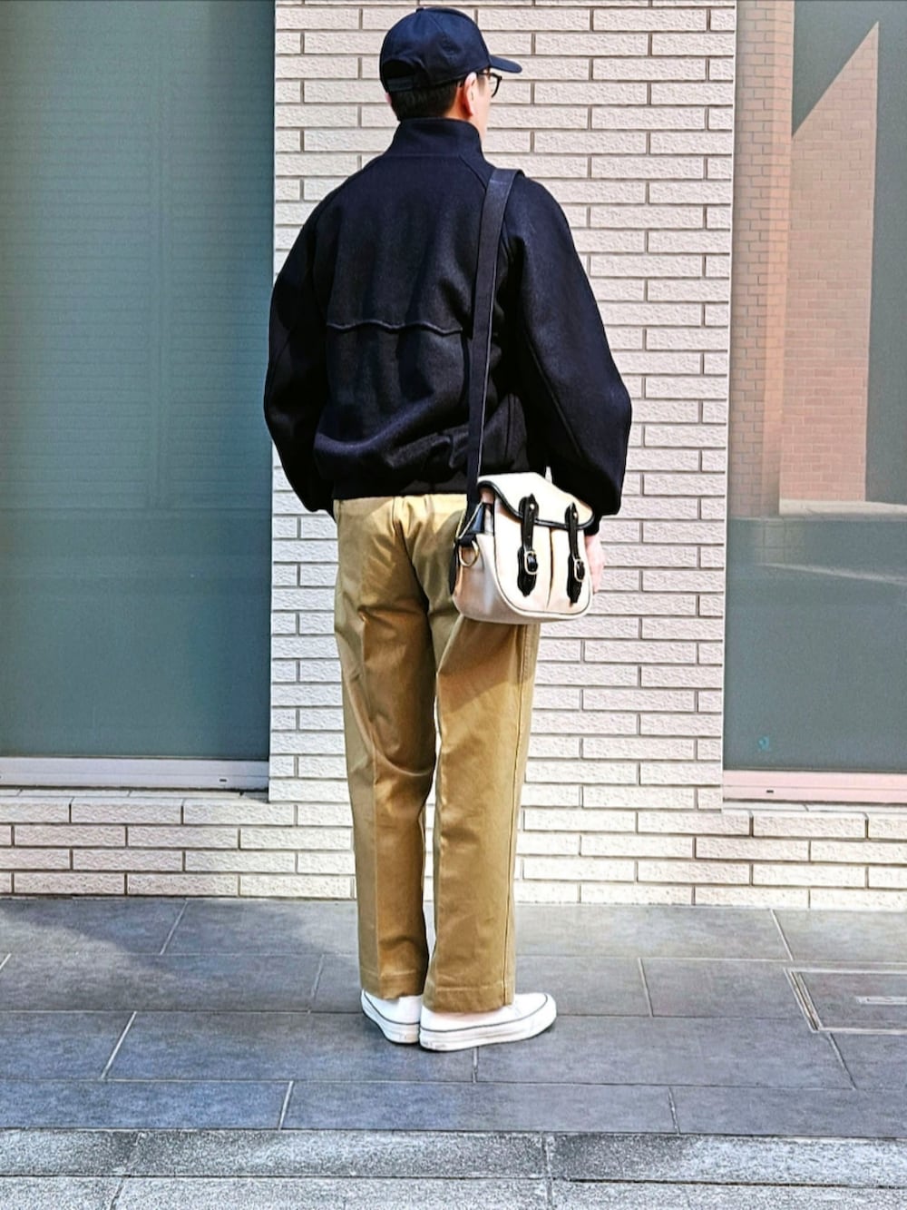 「古着MIX、スポーツミックス、春めき満開コーデ、メンズファッション、大人カジュアル、休日コーデ、初老のこうでねぇと、ハリントンジャケット、チノパン、デッキシューズ、ギンガムチェックシャツ」|「BARACUTAのBARACUTA G9 80-90’sAEROジップ ウールハリントンジャケット ダークネイビー USED(ブルゾン、ブルー系)」を使った、D・BLUEさん(メンズ・170cm)の春コーディネートの3枚目の写真