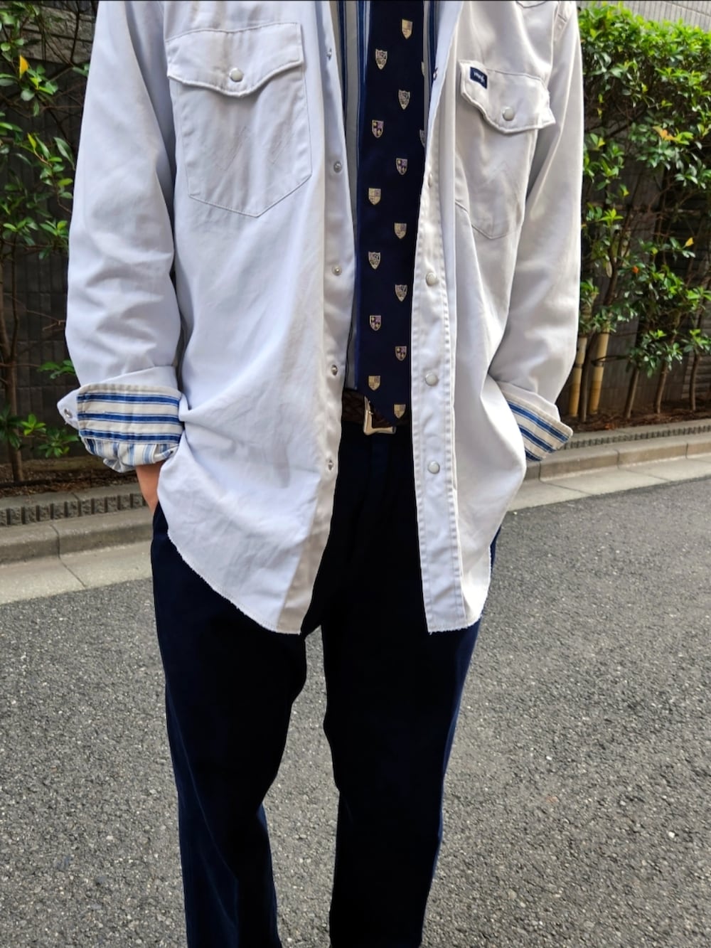 「メンズファッション、オトナカジュアル、今日のコーデ、ootd、メンズコーデ、シャツスタイル、ストライプシャツ、ウエスタンシャツ、ポロラルフローレン、キレイめ」|「Polo by Ralph laurenのPolo by Ralph lauren マリンストライプ コットンヘリンボーンシャツ USED(シャツ/ブラウス、ホワイト系)」を使った、D・BLUEさん(メンズ・170cm)の秋コーディネートの2枚目の写真