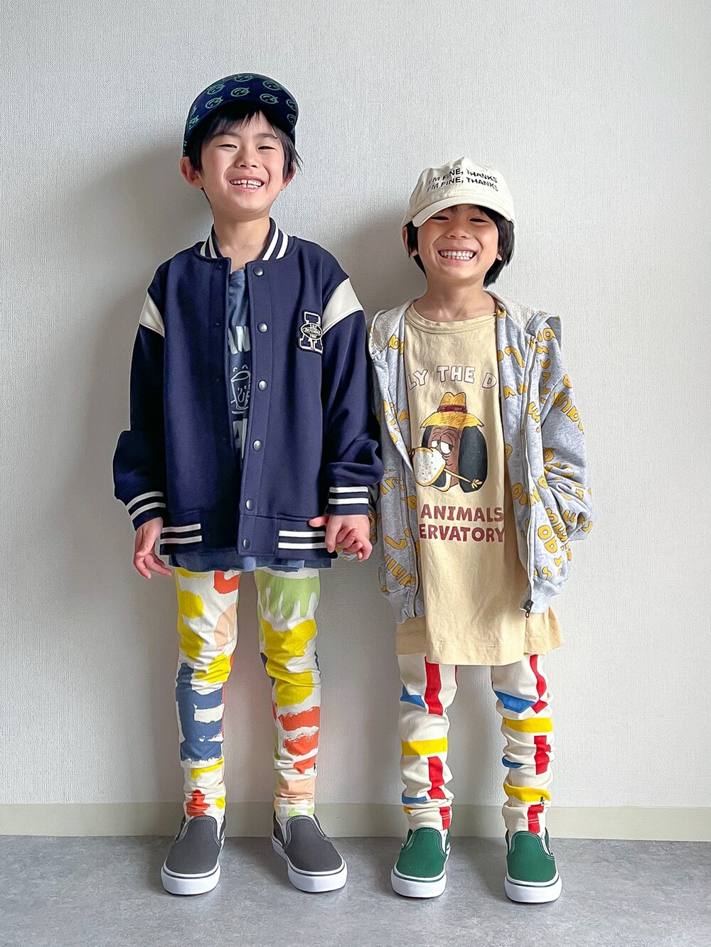 「春のNewスタイル、パステルカラー、スニーカー、スリッポン、キャップ、レギンス、カラーパンツ、Tシャツ、春アウター、春色、パーカー、お出かけコーデ、休日スタイル、カジュアル、リンクコーデ」｜「Wynkenのアイテム（キャップ、ブルー系）」を使った、あおりゅーさん（キッズ・120cm）の春コーディネートの2枚目の写真