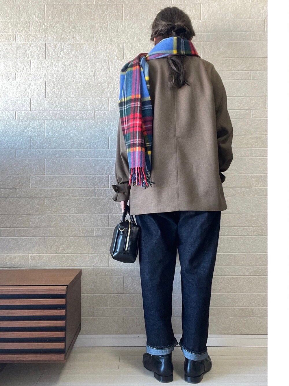 「メガネ女子、ボストンバッグ、トラッド、チェック柄に恋してる、ブーツ、テーパードデニム、PR、URBAN RESEARCH、RODE SKO、MACKINTOSH PHILOSOPHY、ジャケット、クリスマスに着たい服」｜「MACKINTOSH PHILOSOPHYのGREY LABEL 【RUSPER MIDDLE（ラスパーミドル）】FUDGEコラボ（ブルゾン、ベージュ系）」を使った、えばみ。さん（レディース・160cm）の冬コーディネートの3枚目の写真