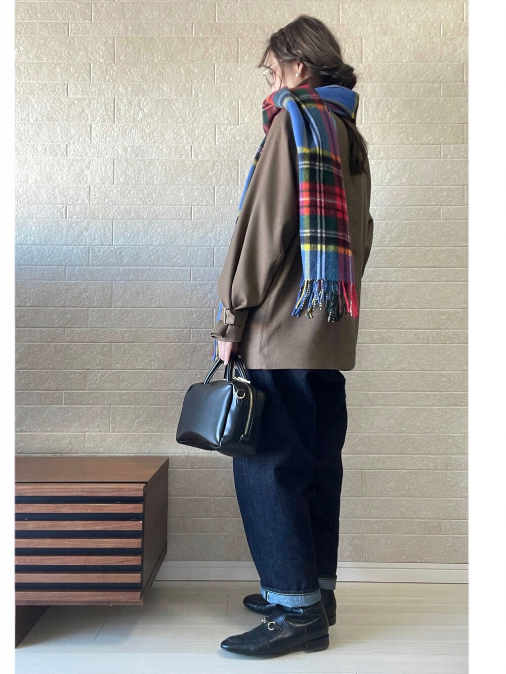 「メガネ女子、ボストンバッグ、トラッド、チェック柄に恋してる、ブーツ、テーパードデニム、PR、URBAN RESEARCH、RODE SKO、MACKINTOSH PHILOSOPHY、ジャケット、クリスマスに着たい服」｜「MACKINTOSH PHILOSOPHYのGREY LABEL 【RUSPER MIDDLE（ラスパーミドル）】FUDGEコラボ（ブルゾン、ベージュ系）」を使った、えばみ。さん（レディース・160cm）の冬コーディネートの2枚目の写真