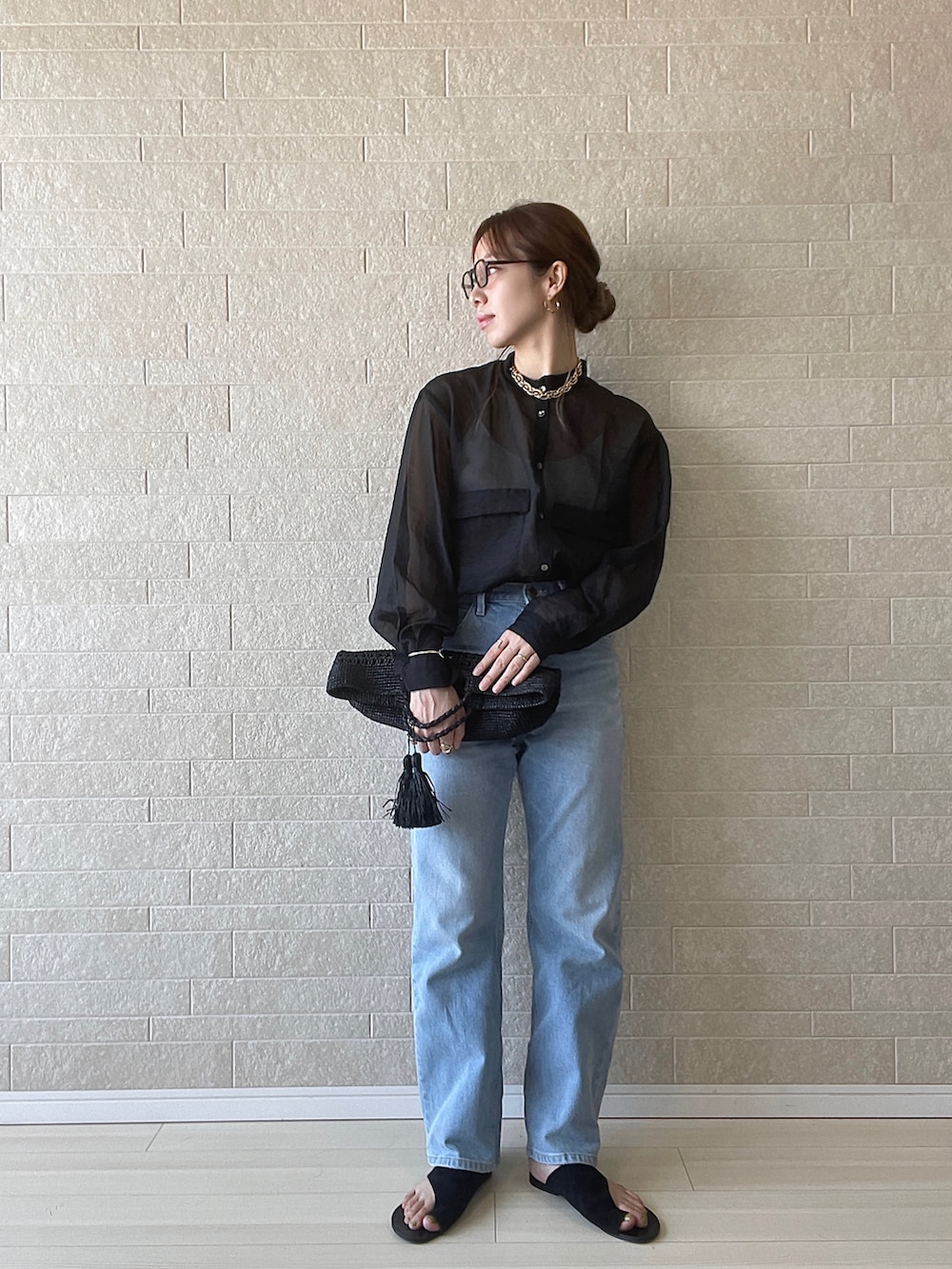 「ストレートデニム、シアーシャツ、メガネ女子、サングラス、シンプルコーデ、PR、LEE、秋服準備はじめました、モード、ハンドバッグ、シャツスタイル、大人カジュアル、ハイウエスト、シースルー」|「Leeの【WEB限定】最旬美脚デニム Y2K ストレッチ ストレートパンツ(デニムパンツ、ブルー系)」を使った、えばみ。さん(レディース・160cm)の夏コーディネートの2枚目の写真