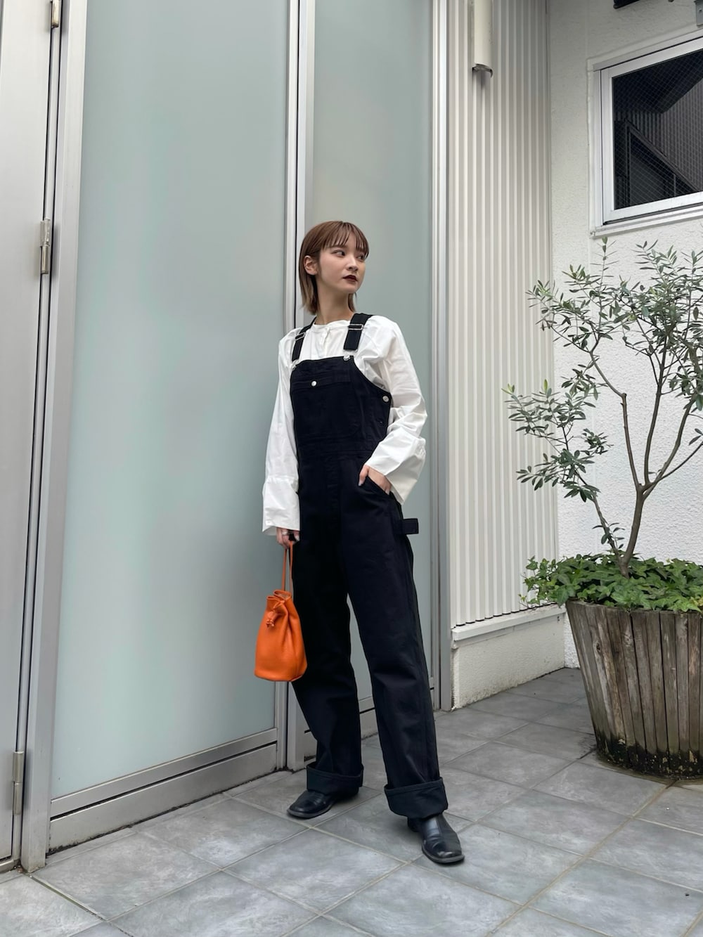 「休日スタイル、オトナ女子、春夏コーデ、春カラー、今日のコーデ、カジュアルコーデ、高身長女子、オレンジ、巾着バッグ」｜「SLOWの【SLOW×Lui's/スロウ×ルイス】 巾着バッグ（ショルダーバッグ、オレンジ系）」を使った、mkkkisさん（レディース・163cm）の春コーディネートの2枚目の写真
