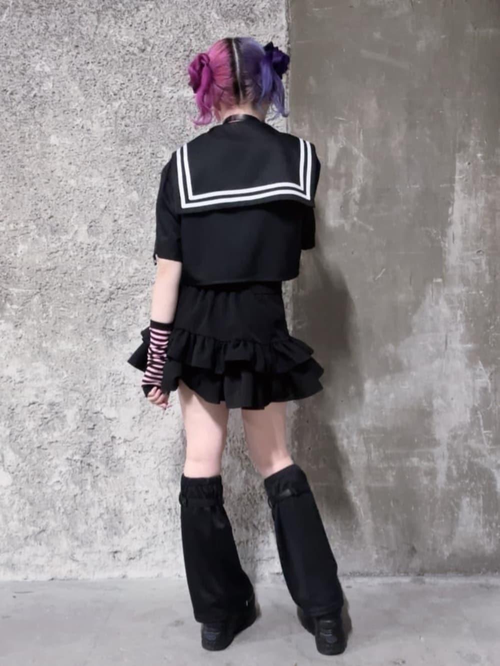「リボン、ショートパンツ、お出かけコーデ、ミニスカート、モノトーン、春夏コーデ、韓国ファッション、今日のコーデ、春服、おでかけコーデ、骨格ストレート、病みかわいい、ジェンダーレス、Amilige、地雷系ファッション」｜「Amiligeのコルセット風フリルスカート（スカート、ブラック系）」を使った、Amilige_officialさん（骨格ストレート・レディース・155cm）の春コーディネートの3枚目の写真