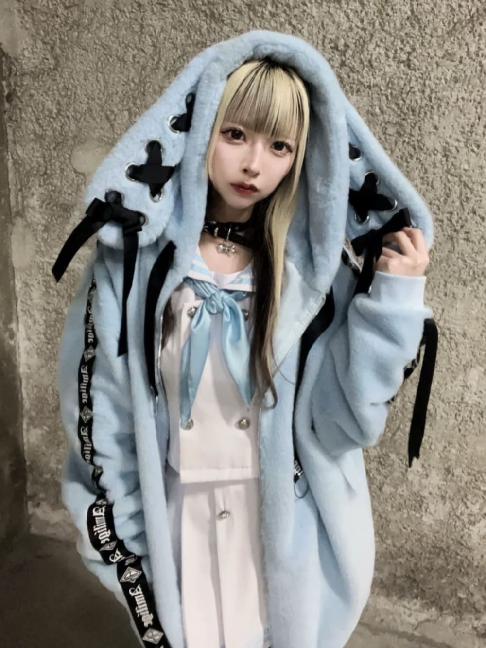 「リボン、セットアップ、淡色コーデ、韓国ファッション、休日スタイル、ミニスカート、ショートパンツ、低身長女子、春カラー、スカートコーデ、デートコーデ、個性派、Amilige、病みかわいい、地雷」｜「Amiligeの刺繍入りレッグウォーマー（レッグウォーマー、ホワイト系）」を使った、Amilige_officialさん（骨格ウェーブ・レディース・155cm）の春コーディネートの3枚目の写真