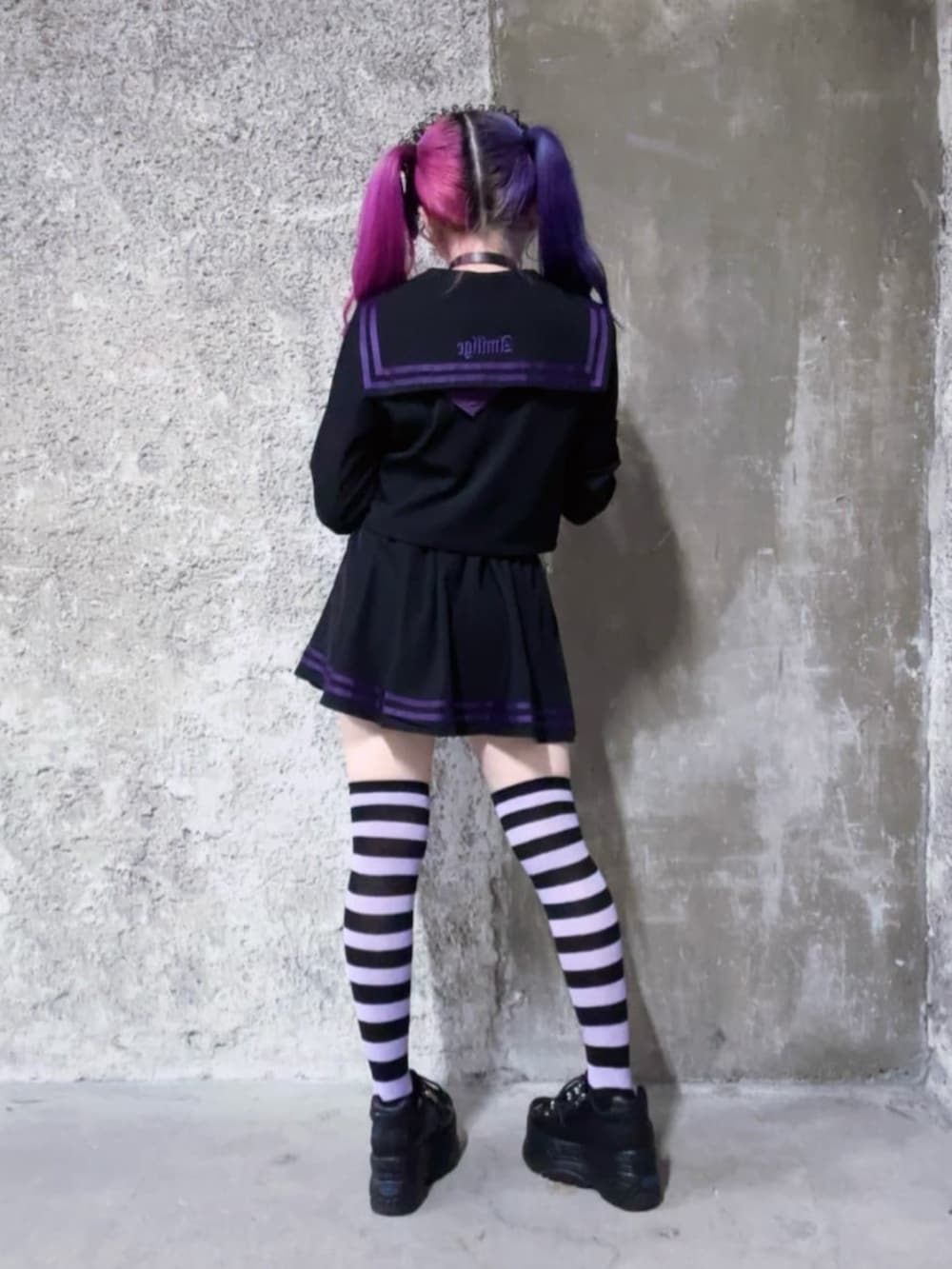 「リボン、お出かけコーデ、ミニスカート、モノトーン、セットアップ、春夏コーデ、韓国ファッション、ライブ、Amilige、病みかわいい、骨格ウェーブ、地雷、サブカル、体型カバー、おそろコーデ」｜「Amiligeのセーラーセットアップ（セットアップ、ブラック系）」を使った、Amilige_officialさん（骨格ウェーブ・レディース・155cm）の春コーディネートの2枚目の写真
