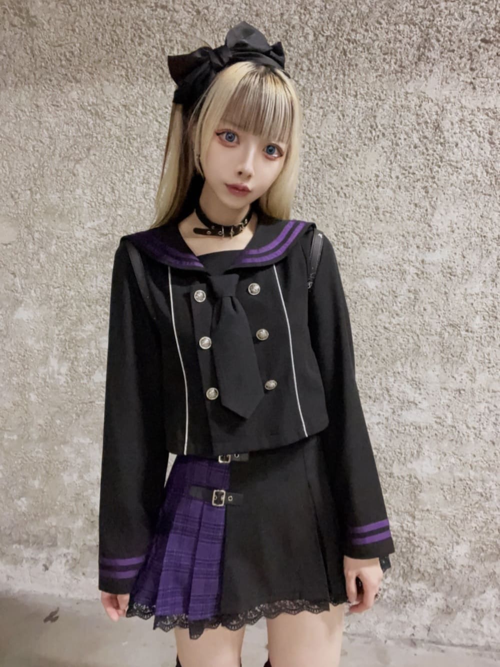 「セットアップ、レイヤードスタイル、韓国ファッション、シンプルコーデ、ミニスカート、お出かけコーデ、リボン、Amilige、個性派、体型カバー、骨格ウェーブ、サブカル、地雷、おでかけコーデ、大人ガーリー」｜「AmiligeのAL刺繍ジャージレッグカバー（レッグウォーマー、ブラック系）」を使った、Amilige_officialさん（骨格ウェーブ・レディース・155cm）の春コーディネートの2枚目の写真