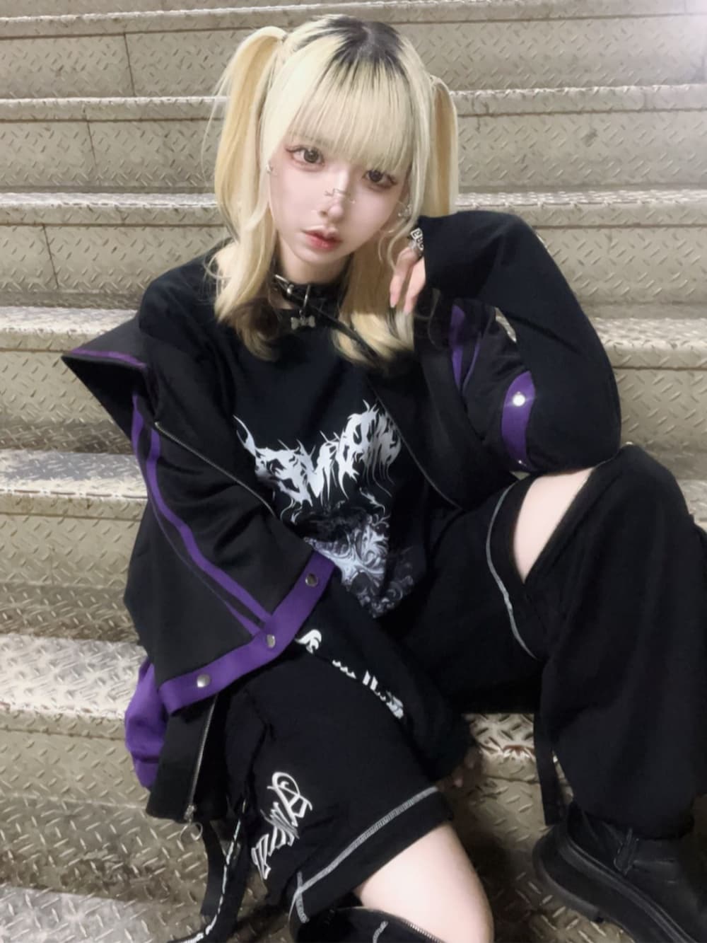 Amilige_officialさんの「SatanバックプリントセーラーZIPジャージTOPS（Amilige）」を使ったコーディネートの2枚目の写真