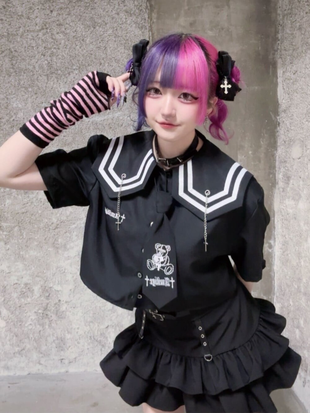 「リボン、ショートパンツ、お出かけコーデ、ミニスカート、モノトーン、春夏コーデ、韓国ファッション、今日のコーデ、春服、おでかけコーデ、骨格ストレート、病みかわいい、ジェンダーレス、Amilige、地雷系ファッション」｜「Amiligeのコルセット風フリルスカート（スカート、ブラック系）」を使った、Amilige_officialさん（骨格ストレート・レディース・155cm）の春コーディネートの2枚目の写真
