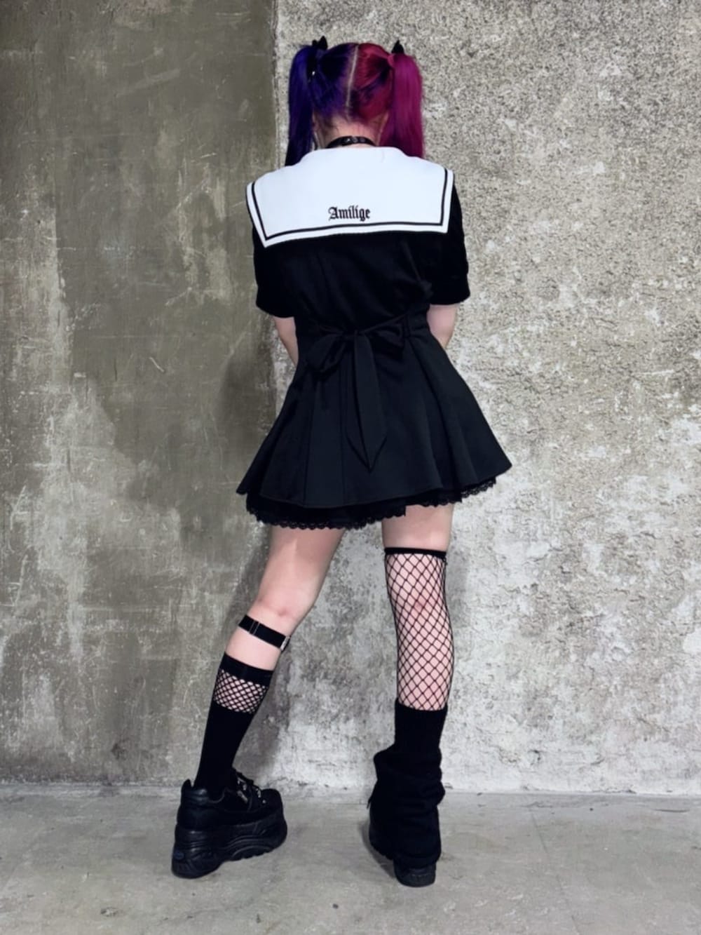 「Amilige、個性派、ユニセックス、サブカル、地雷、体型カバー、韓国ファッション、フェススタイル、休日スタイル、夏服コーデ、ブラックコーデ、大人ガーリー、モノトーン、ミニスカート、厚底シューズ」｜「Amiligeのハイウエストチュールスカート（スカート、ブラック系）」を使った、Amilige_officialさん（レディース・155cm）の夏コーディネートの3枚目の写真