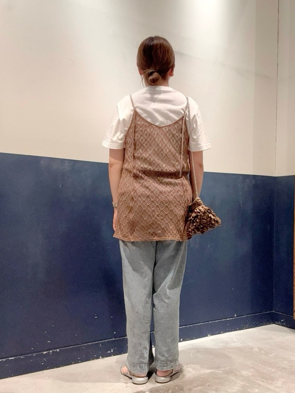 「チャオパニックティピー(CIAOPANIC TYPY)、ママコーデ、高身長女子、30代コーデ、おしゃれさんと繋がりたい、シンプルコーデ、オトナカジュアル、オトナ女子、デニム、ユニセックス、SEADAM、ロゴT、Tシャツ、白Tシャツ、夏ルックで気分アップ」|「CIAOPANIC TYPYの【低身長・高身長対応/サイズ展開あり】柔らかワイドイージーデニム(デニムパンツ、ブルー系)」を使った、ogitypyさん(骨格ストレート・レディース・165cm)の夏コーディネートの3枚目の写真