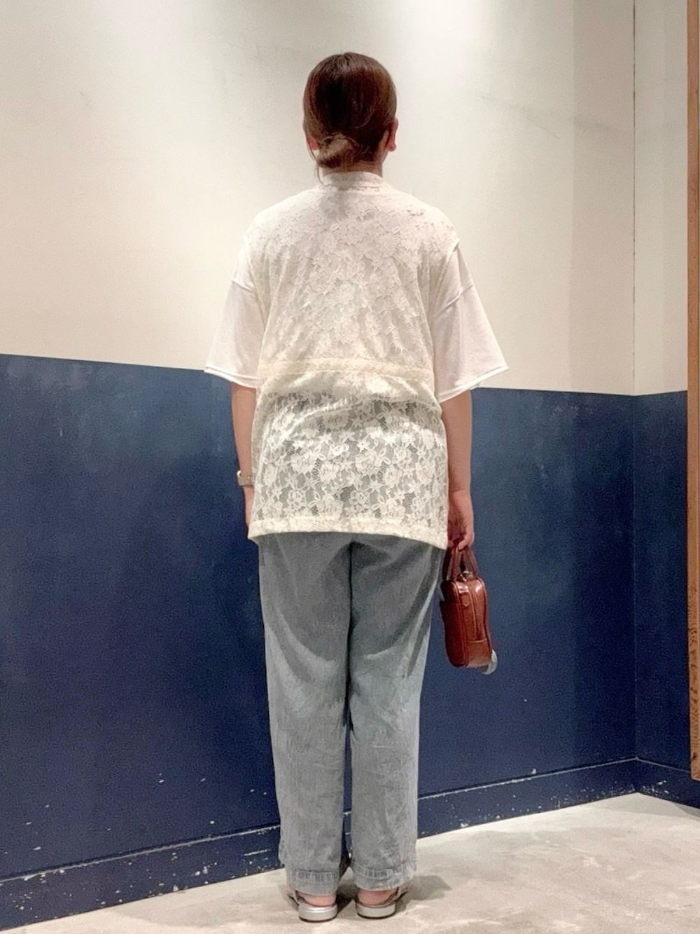 「チャオパニックティピー(CIAOPANIC TYPY)、ママコーデ、高身長女子、30代コーデ、おしゃれさんと繋がりたい、きれいめカジュアル、オトナカジュアル、オトナ女子、デニム、レース、ベスト、シアートップス、サンダル、シンプルコーデ、ラクチンコーデ」｜「CIAOPANIC TYPYのフラットデザインサンダル（サンダル、シルバー系）」を使った、ogitypyさん（骨格ストレート・レディース・165cm）の夏コーディネートの3枚目の写真