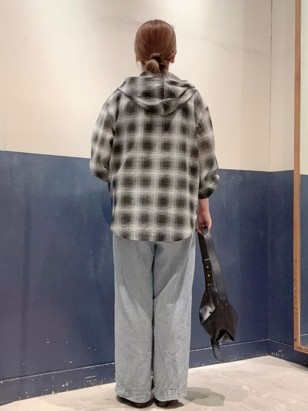 「チャオパニックティピー(CIAOPANIC TYPY)、ママコーデ、高身長女子、30代コーデ、おしゃれさんと繋がりたい、オトナカジュアル、オトナ女子、シンプルコーデ、ラクチンコーデ、チェック、ショルダーバッグ、デニム、秋服準備はじめました、メガネ女子、シャツスタイル」｜「CIAOPANIC TYPYの【S～XL展開】アソート素材フラットミュール（パンプス、ブラック系）」を使った、ogitypyさん（骨格ストレート・レディース・165cm）の秋コーディネートの3枚目の写真