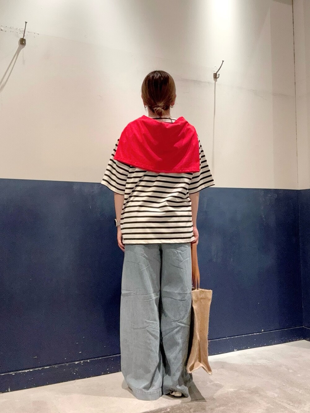 「チャオパニックティピー(CIAOPANIC TYPY)、ママコーデ、30代コーデ、高身長女子、シンプルコーデ、ラクチンコーデ、今日のコーデ、夏コーデ、オトナカジュアル、カジュアル、GEVACO、デニム、ボーダー、カーディガン、おしゃれさんと繋がりたい」｜「GEVACOの【GEVACO】クルーネックショートカーディガン（カーディガン/ボレロ、レッド系）」を使った、ogitypyさん（レディース・165cm）の春コーディネートの3枚目の写真