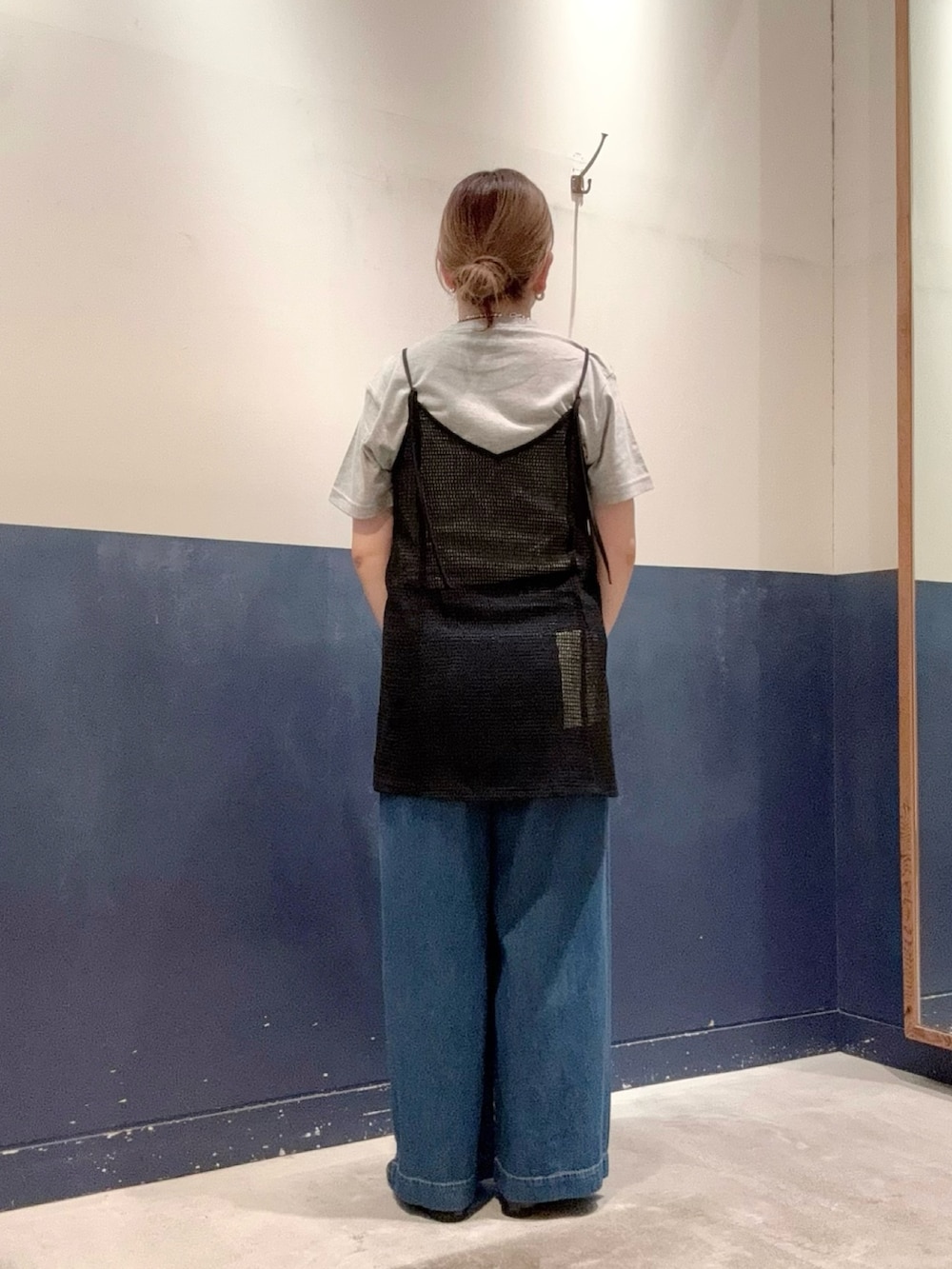 「チャオパニックティピー(CIAOPANIC TYPY)、ママコーデ、30代コーデ、高身長女子、おしゃれさんと繋がりたい、ラクチンコーデ、シンプルコーデ、オトナカジュアル、デニム、SEADAM、Tシャツ、チュニック、夏コーデ、ユニセックス、ネックレス」｜「CIAOPANIC TYPYの【2025年S/S新作】【サイズ展開豊富】シアーフラットシューズ（パンプス、ブラック系）」を使った、ogitypyさん（骨格ストレート・レディース・165cm）の夏コーディネートの2枚目の写真