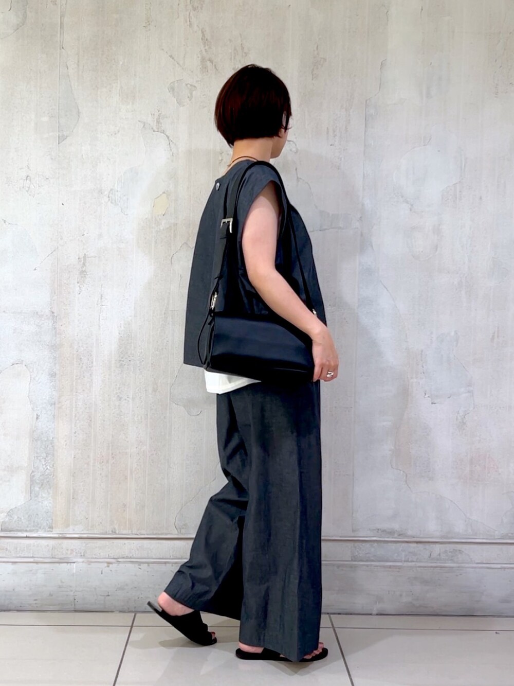 「BEARDSLEYの綿ワッシャーウエストリブパンツ(その他パンツ、グレー系)」を使った、mochikoyさん(レディース・162cm)の夏コーディネートの3枚目の写真